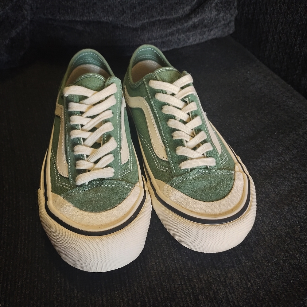 Vans - Picture 2 of 6
